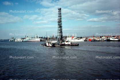 Oil Derrick, Barge, Tugboats, Yangtze River, Rig, towboat