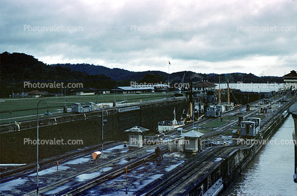 Locks at the Panama Canal, Mule Locomotives