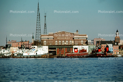 City Pier Broadway, Tugboats