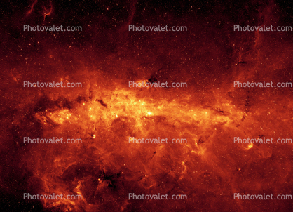 Center of the Milky Way Aglow With Dust