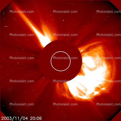 Massive Flare Erupts on Sun 