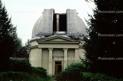 Pulkova Observatory, Dome Building