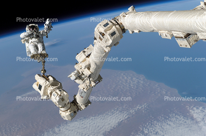 Astronaut anchored to a foot restraint on the Canadarm2, ISS