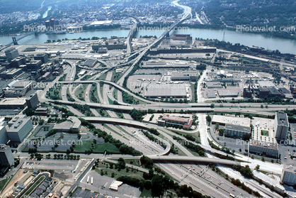 Urban Freeway Maze, Interstate Highway I-75, I-71, tangle, overpass, underpass, intersection, interchange, freeway, highway, exit, entry, Cincinnati