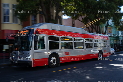 5733, New Flyer Industries XT40, 40 ft. Low Floor Trolleybus, Lower Haight