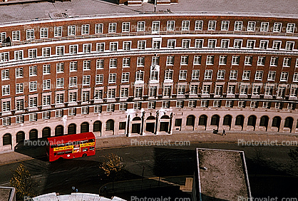 Double Decker, crescent building, arc, London