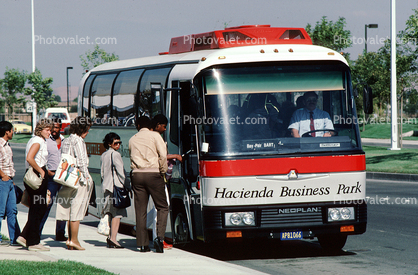 Boarding Passengers, Shuttle Bus, Neoplan N 216 H Jetliner-Coach, Shuttle bus