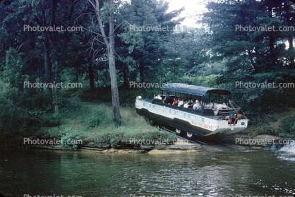 Ride the Ducks, amphibious vehicle, Wisconsin Dells, River, Forest, Wisconsin, 1960, 1960s