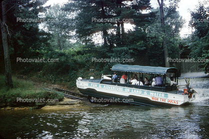 Ride the Ducks, Amphibious Vehicle, Wisconsin Dells, River, Forest, Wisconsin, 1960, 1960s