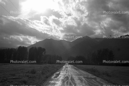 dirt road, Teton Mountain Range, Snake River Ranch