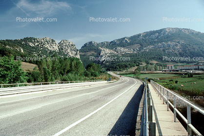 Pamplona, Highway, Roadway, Road