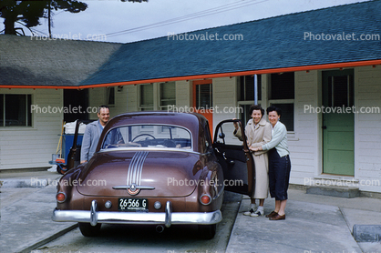 1951 Pontiac Chieftain Deluxe, car, motel, Gold Beach Oregon, 1953, 1950s