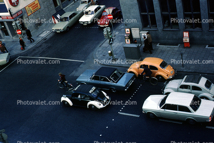 Intersection, Volkswagen Beetle, street, Car, Vehicle, Automobile, September 1970, 1970s