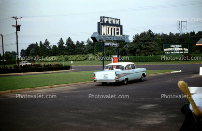 1957 Chevy Bel Air, fins, four-door sedan, Penn Motel, Mount Sholom Roosevelt Memorial Park, July 1958, 1950s