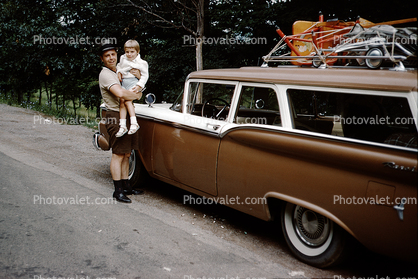 1959 Ford Fairlane 500 Ranch Wagon, 2-door, Father, Daughter, 1950s