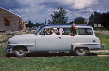 1953 Plymouth Suburban Savoy, suburbs