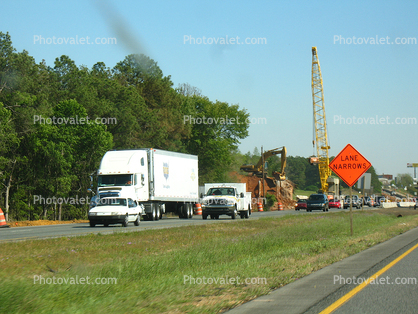 trucks, cars, highway, crane, Interstate Concstruction, Lane Narrows, Semi-trailer truck, Semi