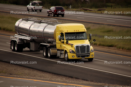 Liquid Products Transporter, Peterbilt, Interstate Highway I-5