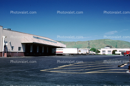 truck distribution center