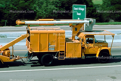 International Loadstar, US Highway 101, cherry picker manlift crane, Southern California Edison