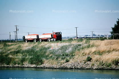 Panella, International, Tomato Truck, Berm, Levee, Sacramento River Delta, farm products bulk carrier, tomatoes
