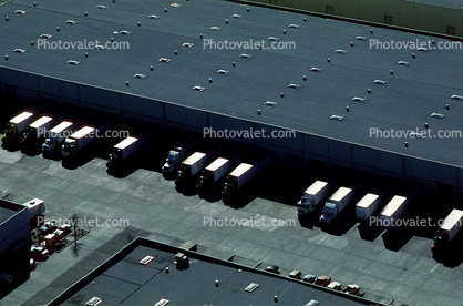 distribution center, Semi-trailer truck, Semi