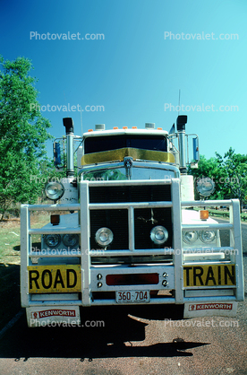 road-train head-on, Wide Load, oversize, Australia, Semi