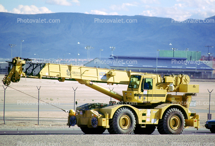 Truck-mounted crane