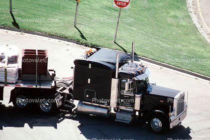 Kenworth flatbed trailer, Interstate Highway I-25, Semi, Denver