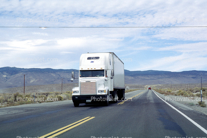 Freightliner, Semi-trailer truck, Semi, Highway 395
