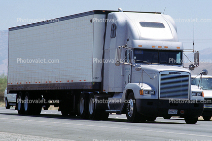Freightliner, Interstate Highway I-5 near the Grapevine, Semi-trailer truck, Semi