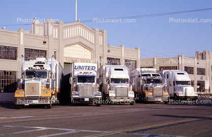 Pier, Freightliner, Kenworth, Peterbilt, Semi-trailer truck, Semi