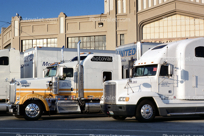Freightliner, Kenworth, Pier, Semi-trailer truck, Semi