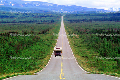 Vanishing point, Alaska Range, Highway-4