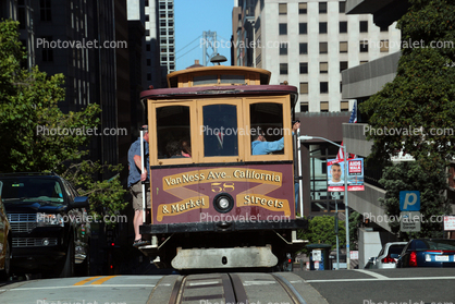 California Stret, Nob Hill Cable Car, head-on