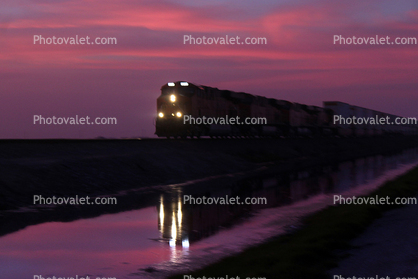 BNSF 7368, Container Shipment, GE ES44DC, Sunset Clouds