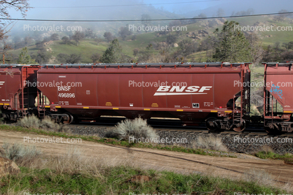Hopper Railcar, Train rambles through Tehachapi, foggy morning