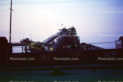 Western Pacific, Box Cars, Conveyer Belt, Gravel Manufacturing, 27 March 1986, 1980s
