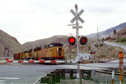 UP 6144, Union Pacific Train, Durkee, Oregon, Railroad Crossing, Caution, warning, Durkee, 18 July 1992