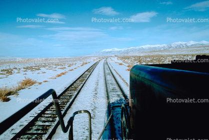 Southern Pacific, Diesel Locomotive, Railroad Tracks in the Snow, Brush, Shrub, Ice, Cold, Frozen, Icy, Winter, hills, mountains, 31 December 1992