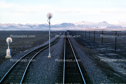 Signal Light, Railroad Tracks, Winter, hills, mountains, 31 December 1992