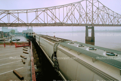 Freight Train, Mississippi River, Bridges, Railroad Tracks, shoreline, Saint Louis, 20 October 1993