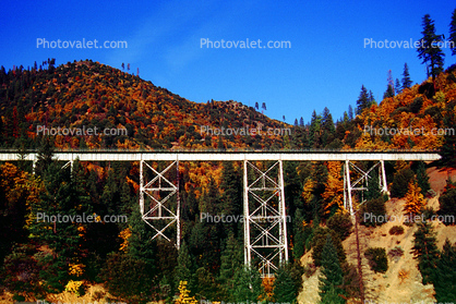 Railroad Bridge, Feather River Canyon Route, California, Sierra-Nevada Mountains, 24 October 1994