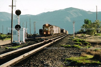 UP 9131, GE C40-8, Union Pacific, Tracks, Signal Light, Black Rock Desert, Gerlach, Nevada