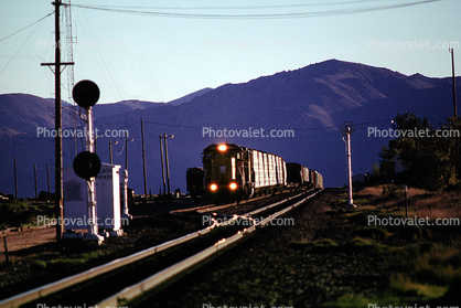UP 9131, GE C40-8, Tracks, Signal Light, Black Rock Desert, Gerlach, Nevada