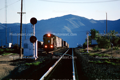 UP 9131, GE C40-8, Union Pacific, Tracks, Signal Light, Black Rock Desert, Gerlach, Nevada