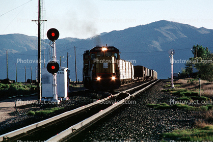 UP 9131, GE C40-8, Union Pacific, Tracks, Signal Light, Black Rock Desert, Gerlach, Nevada