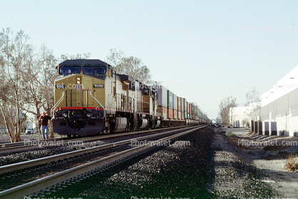 UP 9680, Train, Union Pacific, 23 Ontario, December 1999