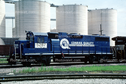 Conrail 5287, EMD GP38-2, silo, New Haven Indiana