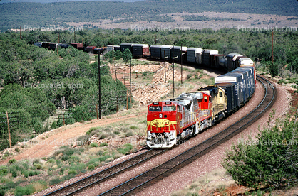 ATSF 580, GE B40-8W, Red/Silver Warbonnet, Eagles Nest Arizona